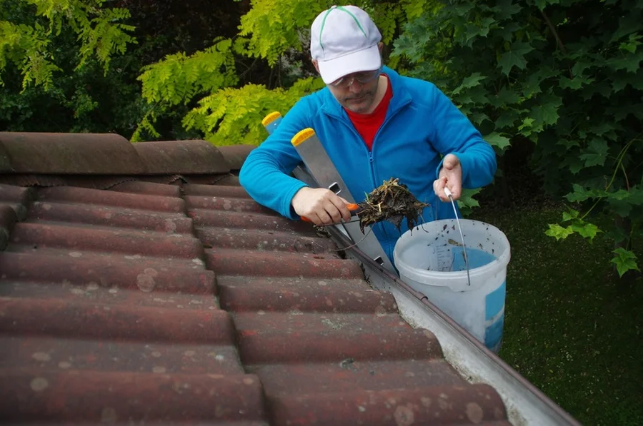 Local Gutter Cleaning in Hubbard, OR Local Gutter Cleaning in Hubbard, OR