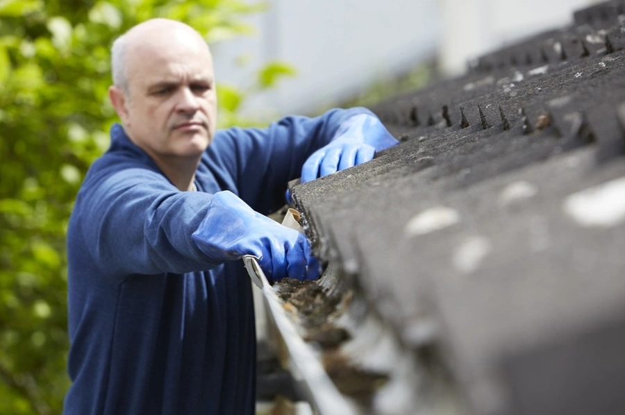 Superior Gutter Cleaning in Hubbard, OR Superior Gutter Cleaning in Hubbard, OR